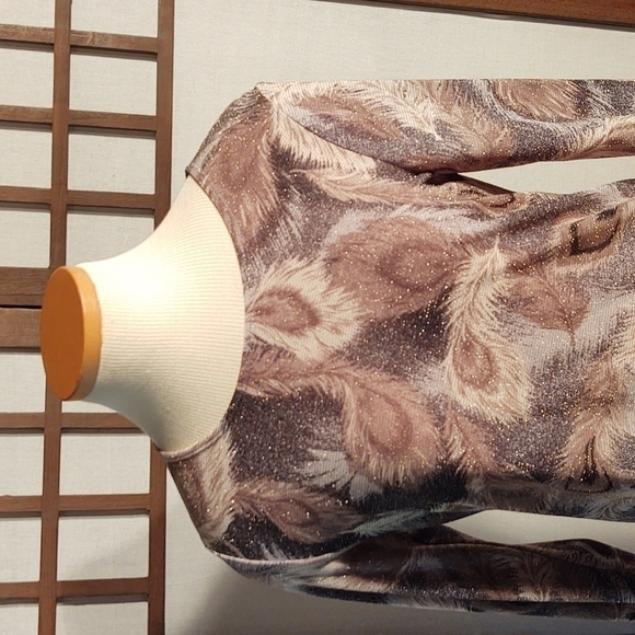 I.N. San Francisco Feather Design Sparkly Gray Top - Picture 2 of 7